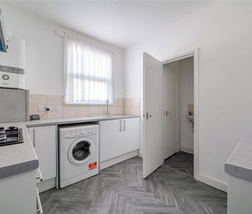 Leonard Road, N9, London - Photo 2