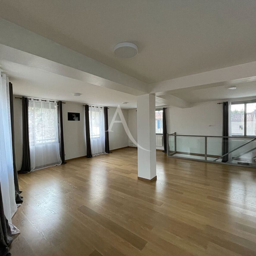 Location Appartement 4 pièces 113m² FONTENAY LE COMTE 85200 - Photo 1