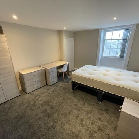 4 bedroom private hall to rent - Photo 1