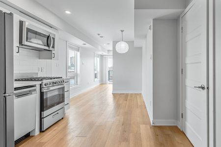 689 Churchill Avenue North - 302 - Photo 2