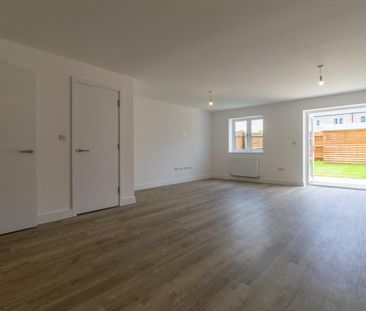 Almond Close, Great Shelford - Photo 1