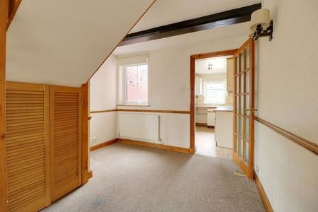 2 bedroom Terraced house to rent in St James HR1 - Photo 2