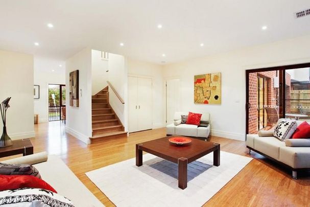 Modern design - McKinnon School Zone! - Photo 1