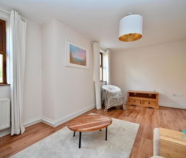 3 Station Terrace, Helens Bay, Bangor, BT19 1TQ - Photo 2