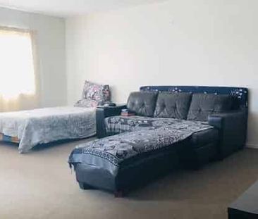 Well Presented Townhouse - Photo 1