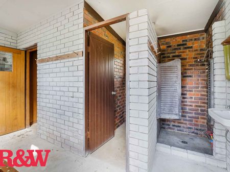 Spacious Family Home with Pool, Sauna & Country Views - Photo 2