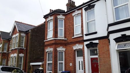 2 bedroom flat to rent - Photo 5