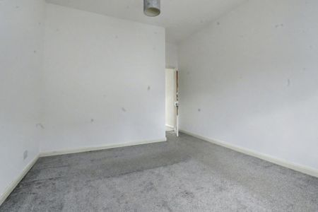 3 bedroom end of terrace house to rent - Photo 2
