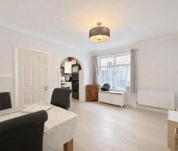 2 bedroom semi-detached house to rent - Photo 2