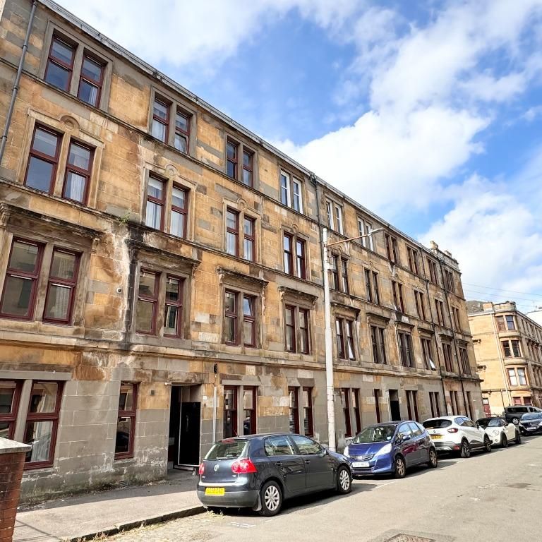 3 bedroom flat to rent - Photo 1
