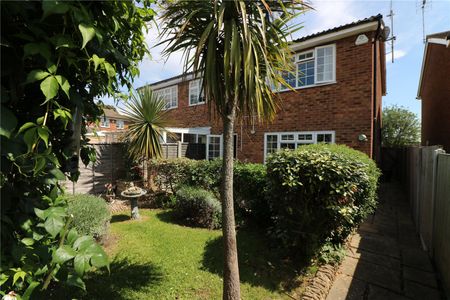 Aylesbeare, Shoeburyness, Southend-on-Sea, Essex, SS3 8AE - Photo 5