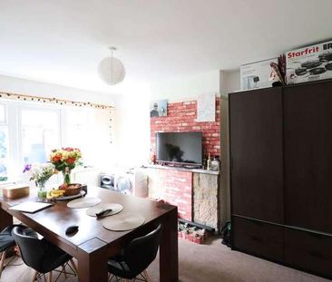 Chairborough Road, High Wycombe, HP12 - Photo 1