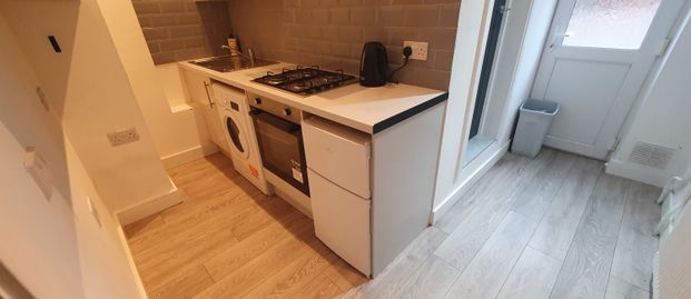 212, Newport Road, Roath, Cardiff, CF24 1DN - Photo 1