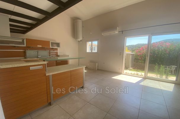 Location maison 2 chambres 58 m² Cuers - Photo 1