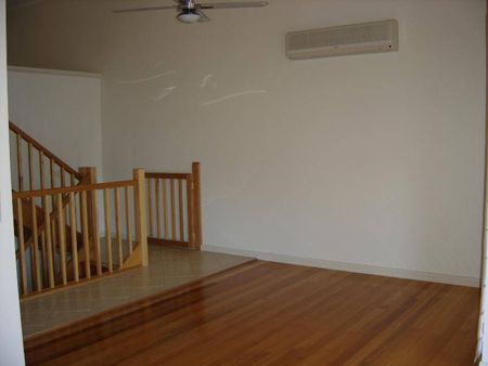 Executive Townhouse - Photo 3