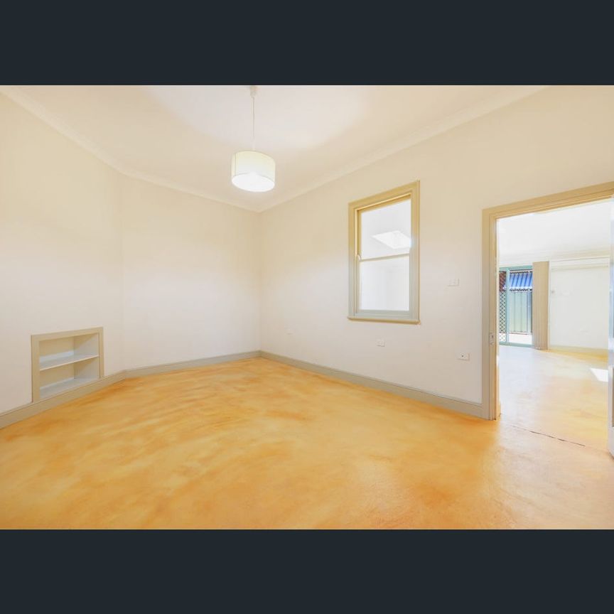 3 BEDROOM HOME - CENTRAL WEST LOCATION - Photo 1