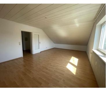 2-Zimmer-Dachgeschosswohnung in Sandweier - Photo 2
