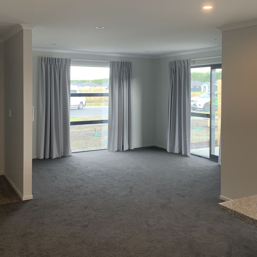 Spacious family home - Photo 1