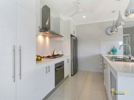 A Feel Good Family Home In Prime Location!! - Photo 2