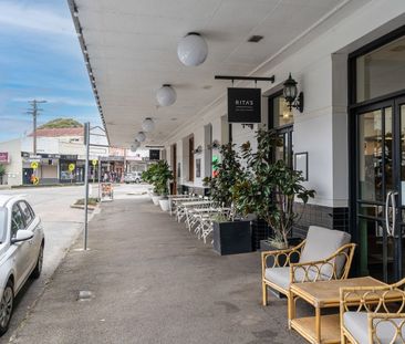 MODERN TWO BEDROOM APARTMENT - Photo 6