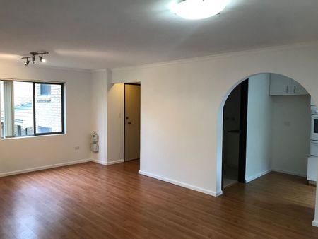 Cosy Apartment in Sought After Area - Photo 2