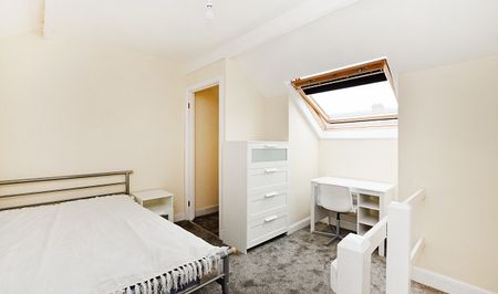 3 Bedroom Student Property with Two Bathrooms! - Photo 3