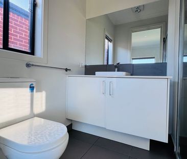 3 Bedroom Family Home for Rent in Rockbank – Modern Living Close to... - Photo 4