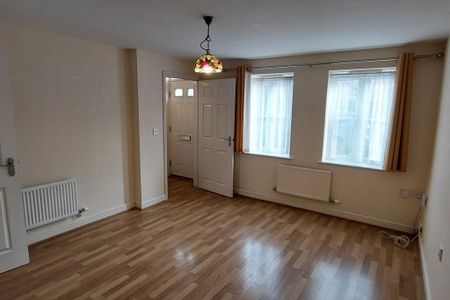 3 bedroom semi-detached house to rent - Photo 2