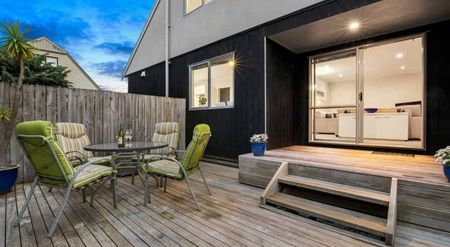 Fully fenced dog friendly family home - Photo 3