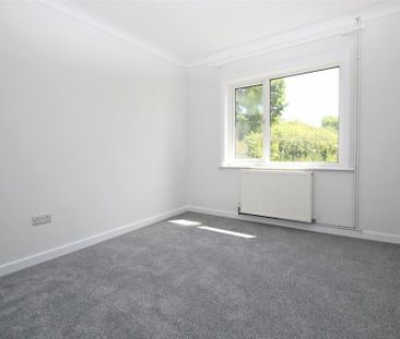 2 bedroom detached bungalow to rent - Photo 2