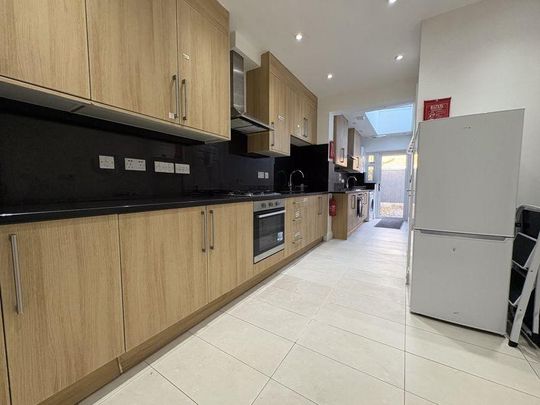 7 bedroom terraced house to rent - Photo 1