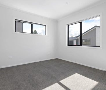 This new duplex is perfect for both professionals and families. - Photo 4