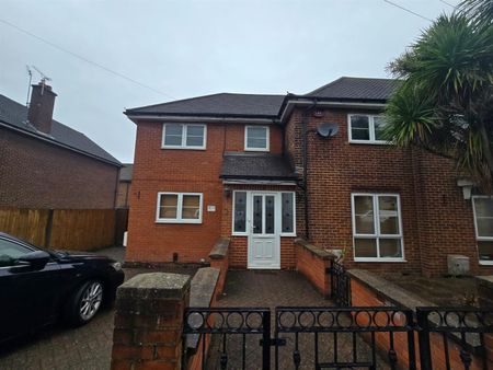 Almond Grove, Brentford TW8, London - Photo 4