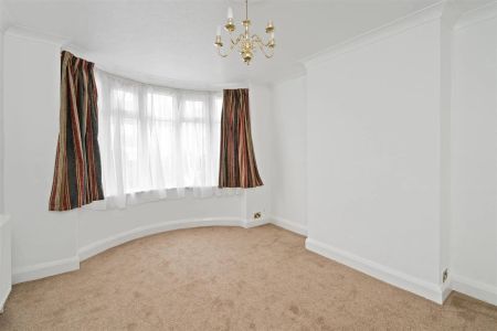 3 bed semi-detached house to rent in Moreton Road, Shirley, Solihull - Photo 4