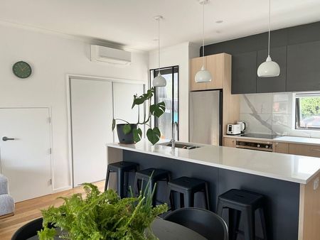 Low Maintenance Contemporary Townhouse - Photo 4
