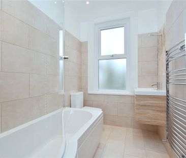A newly refurbished two double bedroom first floor maisonette ideally located for both Barnes Bridge and Mortlake BR Stations with large private garden. Unfurnished and available mid Dec. - Photo 4