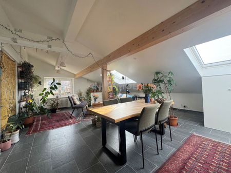 Appartement de 2½ pces dans les combles avec place de parc extérieure - Photo 2