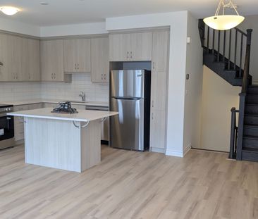 For Lease - 11 Pearen Lane, Barrie, Ontario - Photo 3