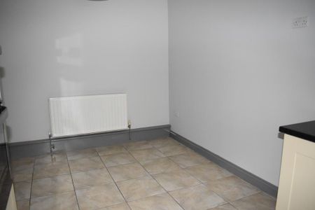 3 bedroom apartment to rent - Photo 4