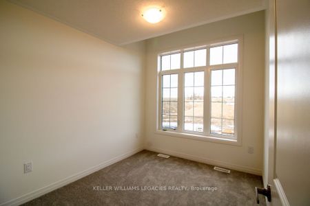 Semi-Detached Home For Lease | S8072376 - Photo 4