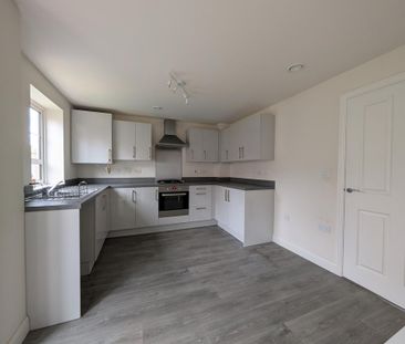 3 bedroom semi-detached house to rent - Photo 2