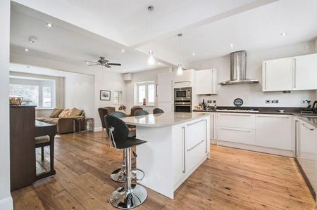 4 bedroom detached bungalow to rent - Photo 5