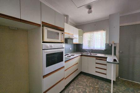 Ideal furnished one bedroom unit with powered shed! - Photo 5