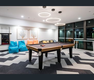 MODERN SEMI-FURNISHED, 1 BEDROOM, 1 BATHROOM APARTMENT - Photo 2