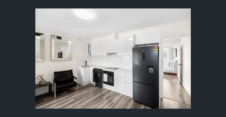 Spacious & Convenient Living in the Heart of Hawthorn - Photo 3