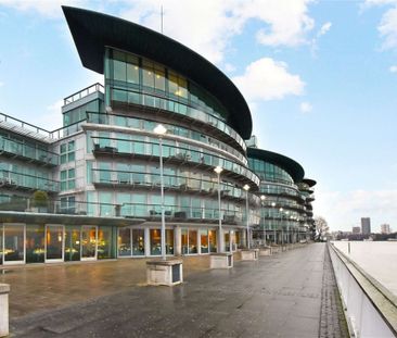 A bright 2 bedroom apartment situated on the third floor of this desirable river fronted development, located on the High Street in West Wapping. - Photo 1