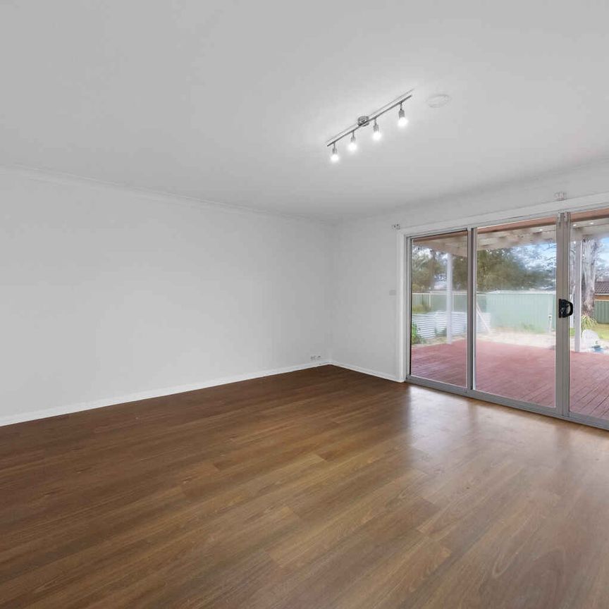Newly-Renovated 3-Bedroom Home Within Walking Distance to Local Town Centre - Photo 1