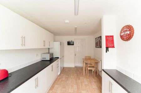 1 bedroom in a house share to rent - Photo 4