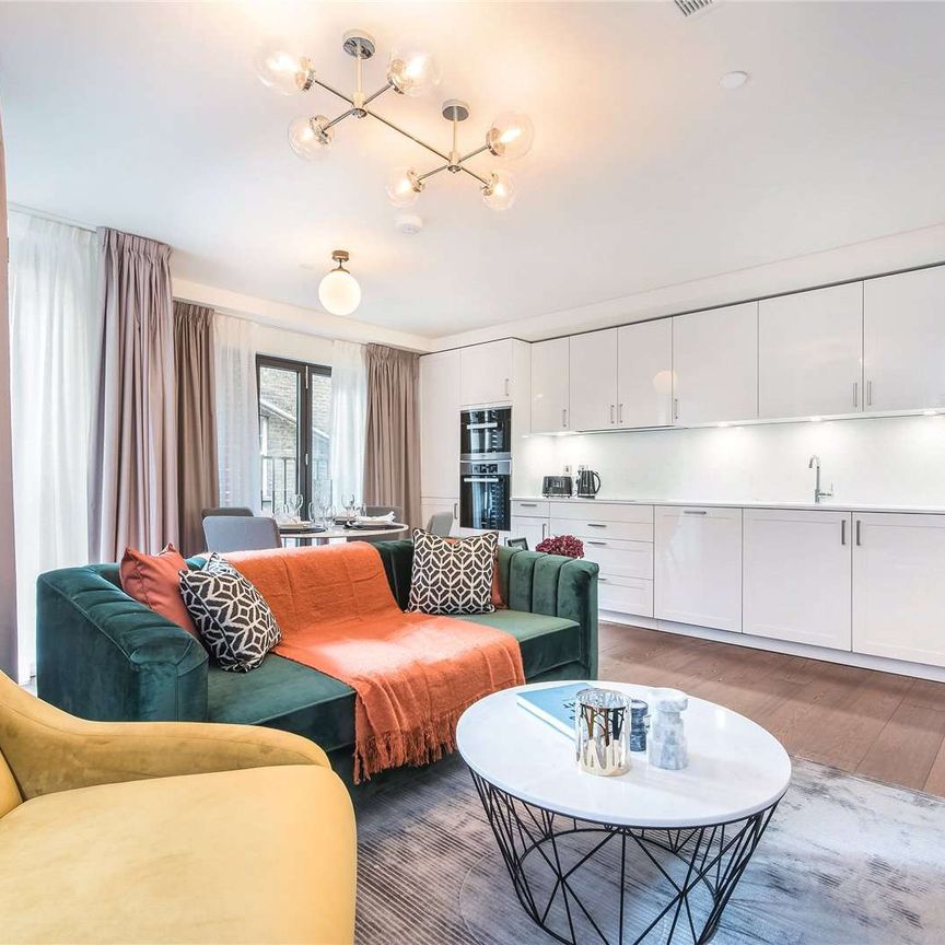 Exceptional two bedroom apartment situated on the first floor with access to facilities and concierge of the Soho Hotel. - Photo 1