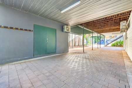 BEAUTIFUL, LARGE FAMILY HOME! - Photo 3